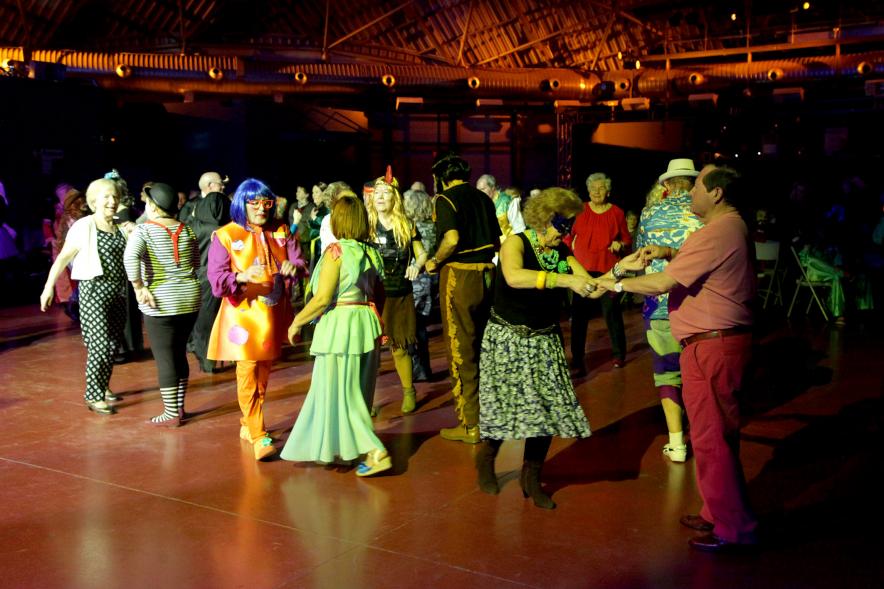 Carnaval de Mayores 2018 - Primer plano de las parejas bailando.