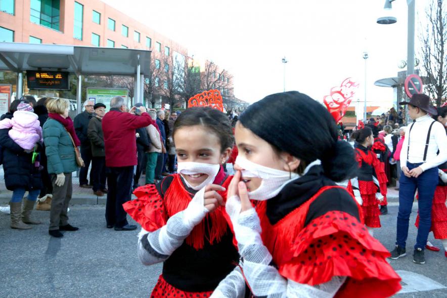 Desfile de Carnaval 2018 - Imagen de un grupo de personas disfrazadas en un momento del desfile.