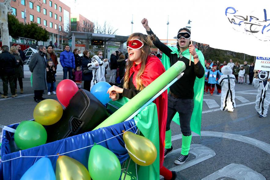Desfile de Carnaval 2018 - Imagen de un grupo de personas disfrazadas en un momento del desfile.