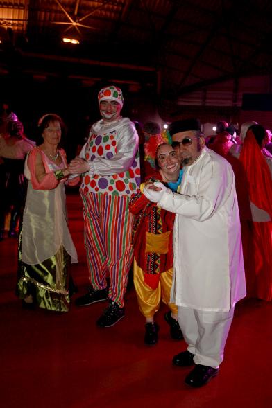 Baile de Carnaval de Mayores 2017 - Imagen de un grupo de participantes del baile.