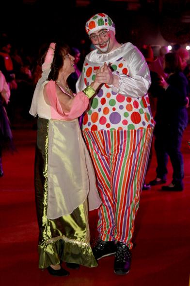 Baile de Carnaval de Mayores 2017 - Imagen de un momento de el baile de una pareja.