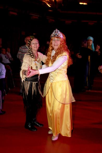 Baile de Carnaval de Mayores 2017 - Imagen de un momento de el baile de una pareja.
