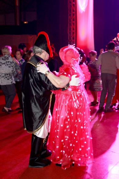 Baile de Carnaval de Mayores 2017 - Imagen de un momento de el baile de una pareja.