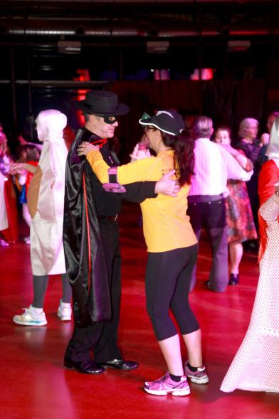 Baile de Carnaval de Mayores 2017 - Imagen de un momento de el baile de una pareja.