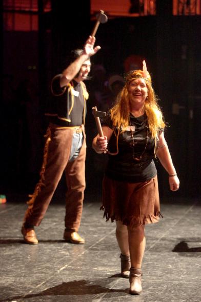Carnaval de Mayores 2018 -  Primer plano de varios asistentes disfrazados.