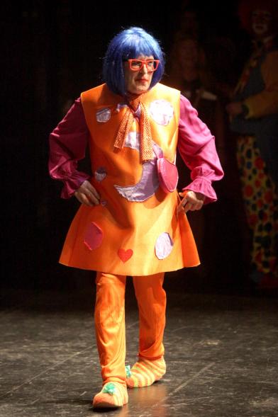 Carnaval de Mayores 2018 -  Primer plano de un asistente disfrazado.