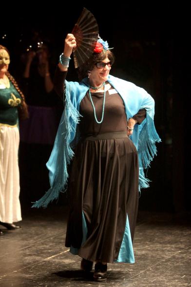 Carnaval de Mayores 2018 - 1 Primer plano de un asistente disfrazado.