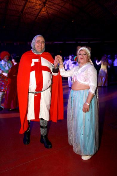 Baile de Carnaval de Mayores 2017 - Imagen de un momento de el baile de una pareja.