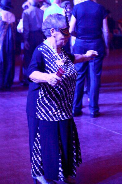 Baile de Carnaval de Mayores 2017 - Imagen de una de las participantes en el baile.