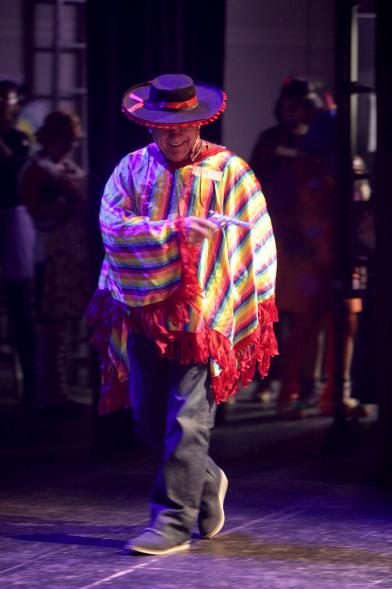 Carnaval de Mayores 2018 -Primer plano de un asistente disfrazado.