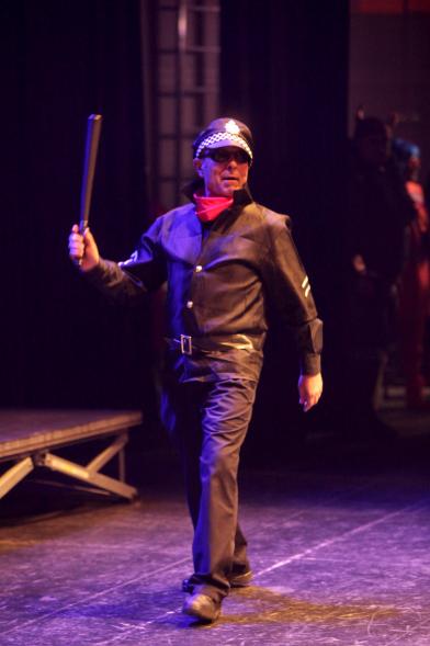Carnaval de Mayores 2018 -  Primer plano de un participante disfrazado.
