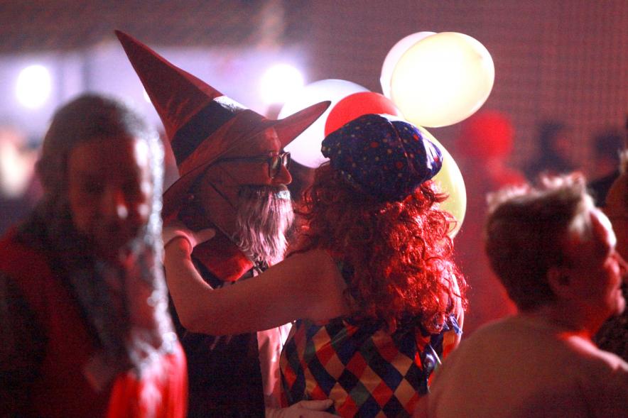 Baile de Carnaval de Mayores 2017 - Imagen de un momento de el baile de una pareja.