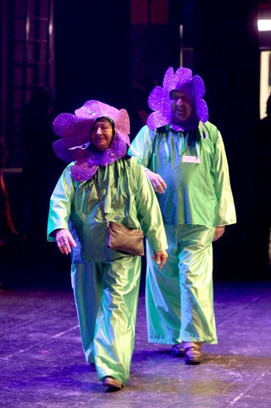 Carnaval de Mayores 2018 -  Primer plano de varios participantes disfrazados.