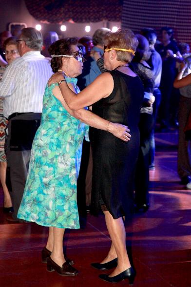 Baile de Carnaval de Mayores 2017 - Imagen de un momento de el baile de una pareja.