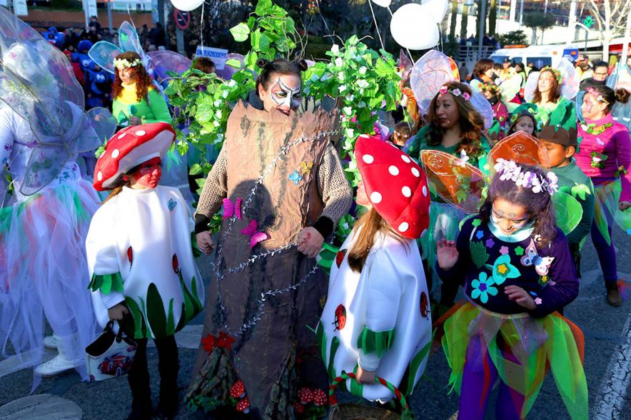 Desfile de Carnaval 2018 -  Imagen de un grupo de personas disfrazadas en un momento del desfile.