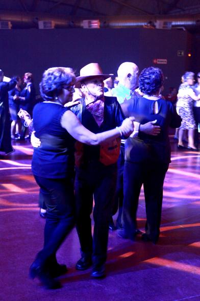 Baile de Carnaval de Mayores 2017 - Imagen de un momento de el baile de una pareja.