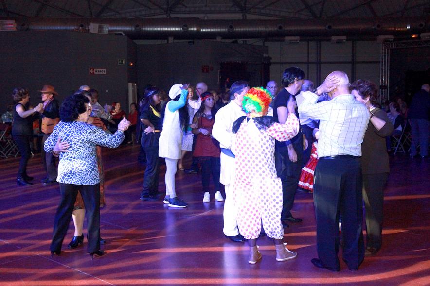 Baile de Carnaval de Mayores 2017 - Imagen de los participantes en el baile de carnaval.