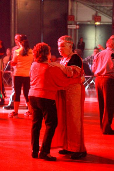 Baile de Carnaval de Mayores 2017 - Imagen de un momento de el baile de una pareja.