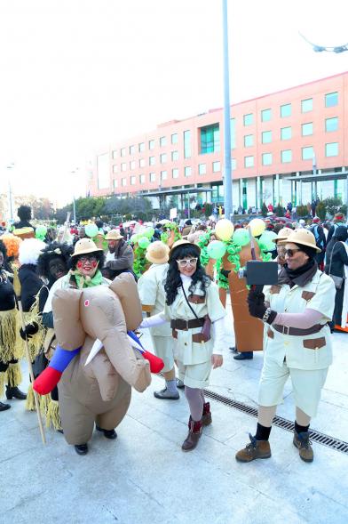 Desfile de Carnaval 2018 - Imagen de un grupo de personas disfrazadas en un momento del desfile.