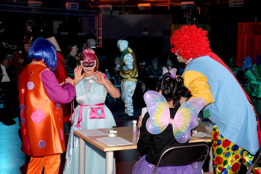 Carnaval de Mayores 2018 - Grupo de participantes bailando.
