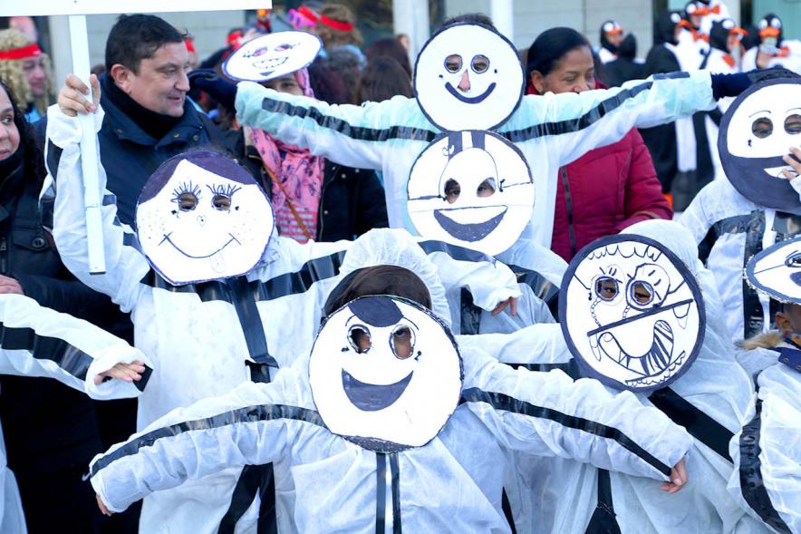 Desfile de Carnaval 2018 - Imagen de un grupo de personas disfrazadas en un momento del desfile.