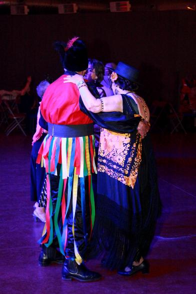 Baile de Carnaval de Mayores 2017 - Imagen de un momento de el baile de una pareja.