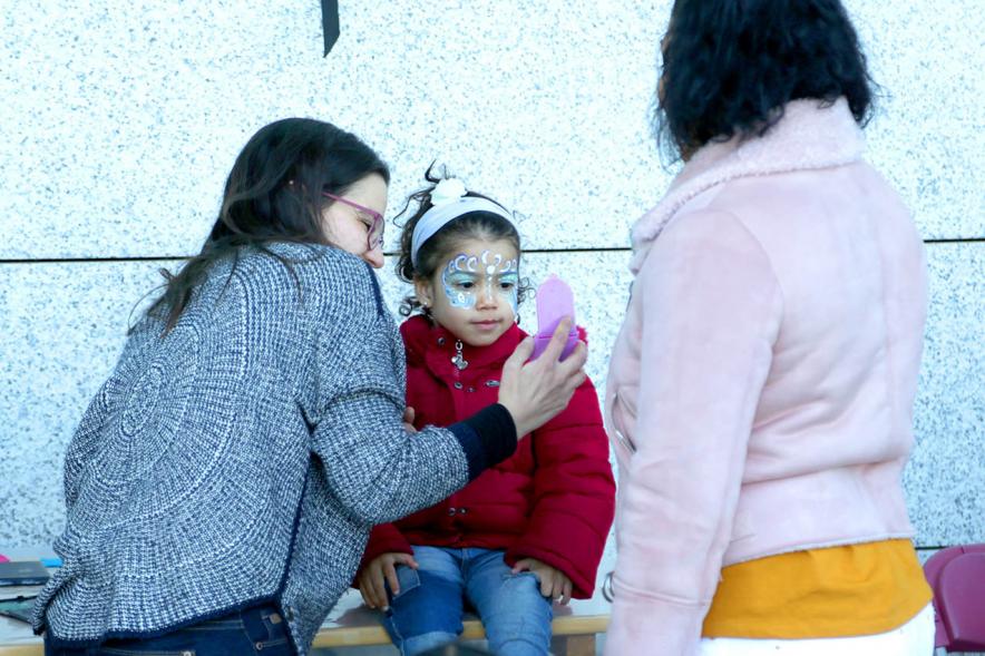 Desfile de Carnaval 2018 - Imagen primer plano de una niña disfrazada.