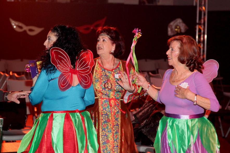 Carnaval de Mayores 2018 - Primer plano de  los participantes disfrazados.