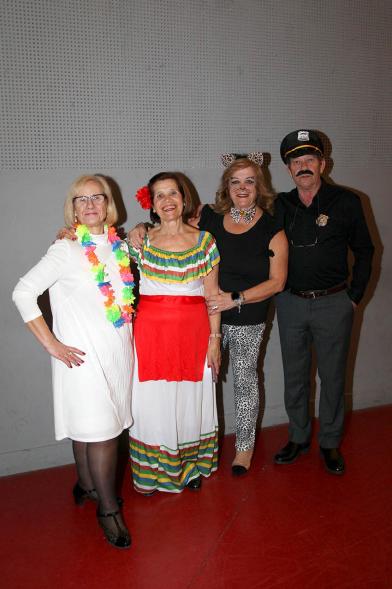 Participantes disfrazados en el evento del Carnaval de Mayores 2020
