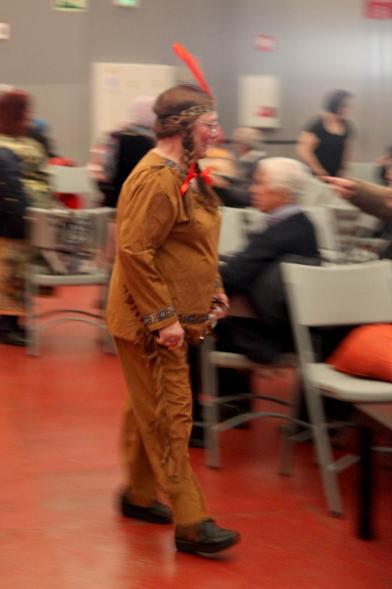 Participante disfrazado en el evento del Carnaval de Mayores 2020