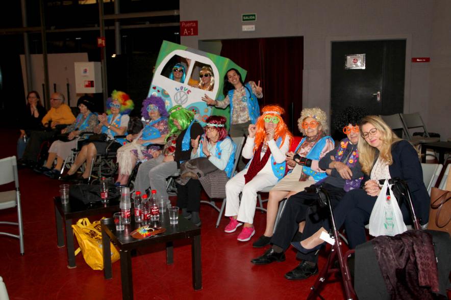 Participantes disfrazados en el evento del Carnaval de Mayores 2020