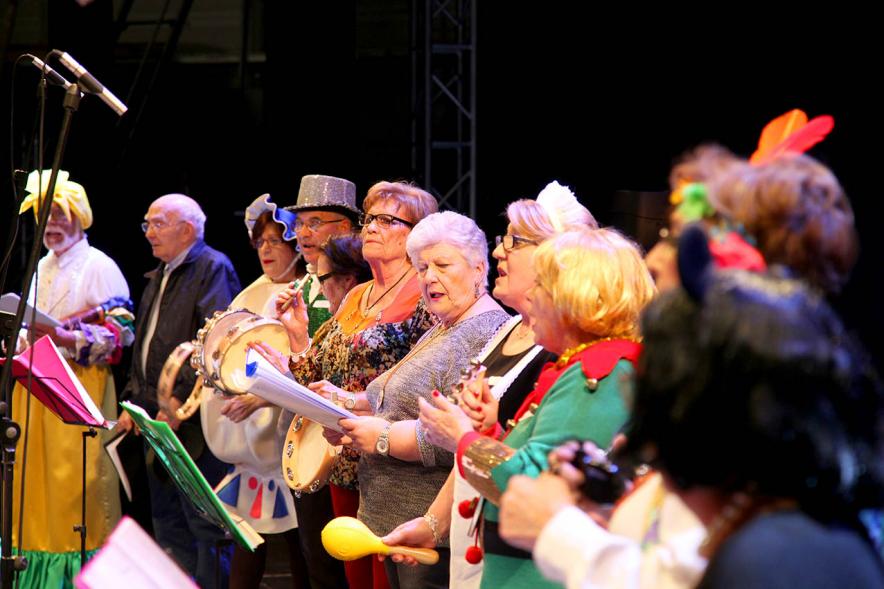 Participantes disfrazados en el evento del Carnaval de Mayores 2020