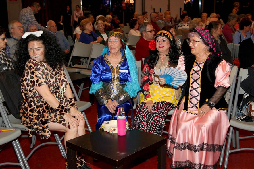 Participantes disfrazados en el evento del Carnaval de Mayores 2020