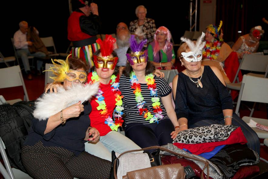 Participantes disfrazados en el evento del Carnaval de Mayores 2020