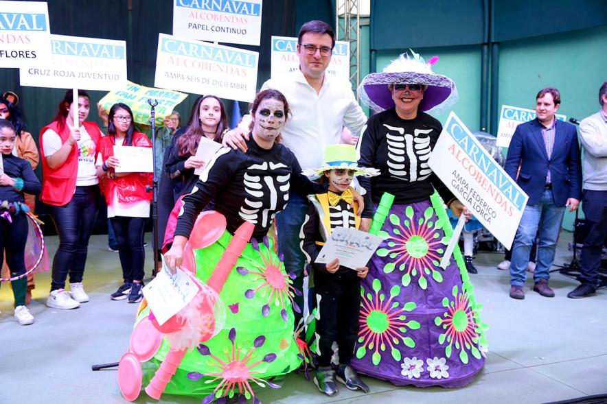 Concejal Miguel Ángel Arranz y participantes en el Carnaval 2020