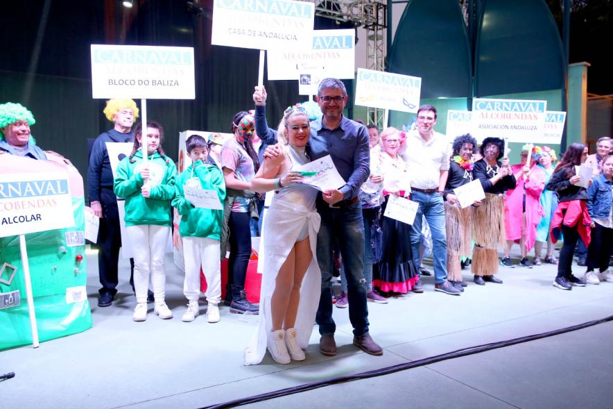 Alcalde Rafael Sánchez y participantes en el Carnaval 2020