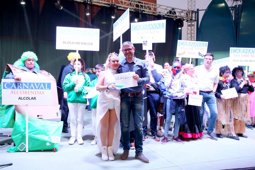 Alcalde Rafael Sánchez y participantes en el Carnaval 2020