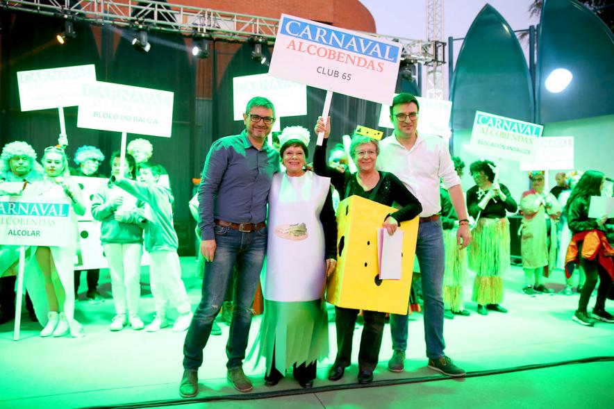 Alcalde Rafael Sánchez, Concejal Miguel Ángel Arranz y participantes en el Carnaval 2020