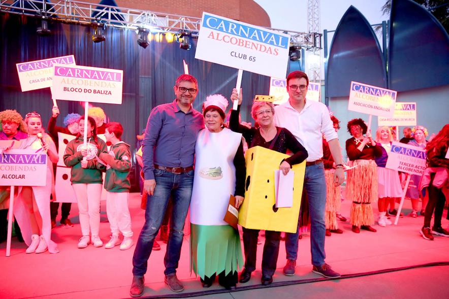 Alcalde Rafael Sánchez, Concejal Miguel Ángel Arranz y participantes en el Carnaval 2020