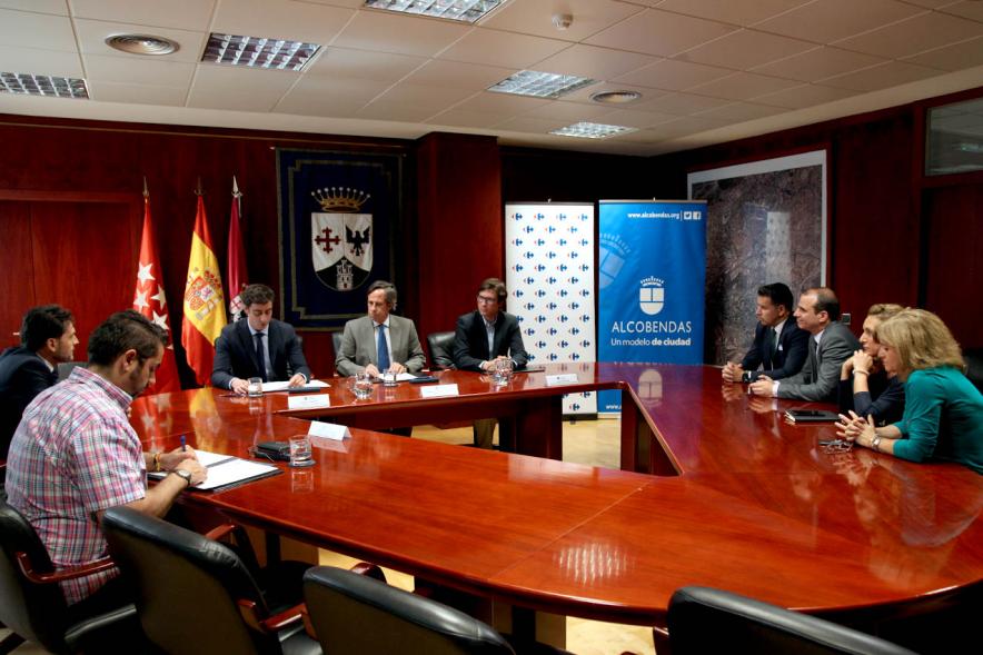 Representantes de cada una de las partes en la firma del acuerdo