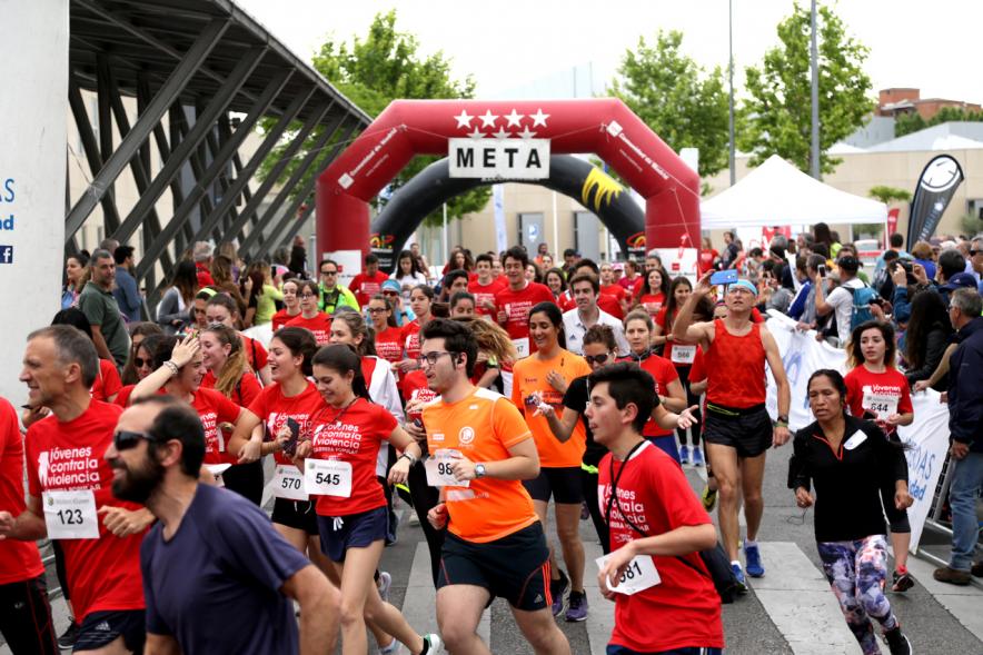 XIª Carrera Popular Alcobendas Gran Ciudad y IIIª Jóvenes Contra la Violencia - Imagen de corredores en un momento de la carrera.