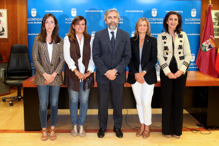 Presentación Carrera "Jóvenes contra la Violencia" - Posado de las autoridades.