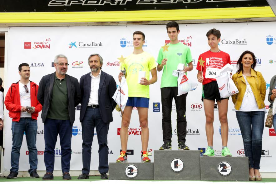 XIª Carrera Popular Alcobendas Gran Ciudad y IIIª Jóvenes Contra la Violencia - Imagen del pódium con los ganadores de la carrera.