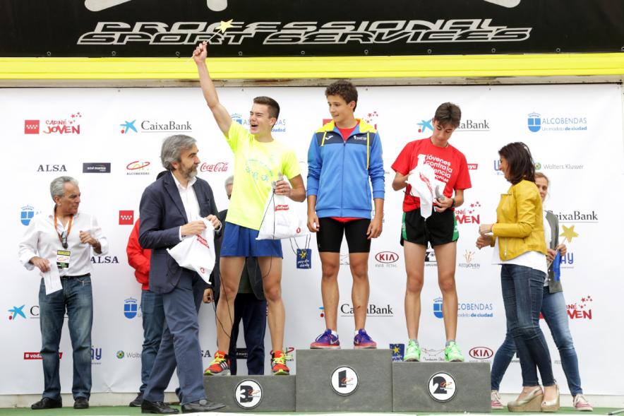 XIª Carrera Popular Alcobendas Gran Ciudad y IIIª Jóvenes Contra la Violencia - Imagen del pódium con los ganadores de la carrera.