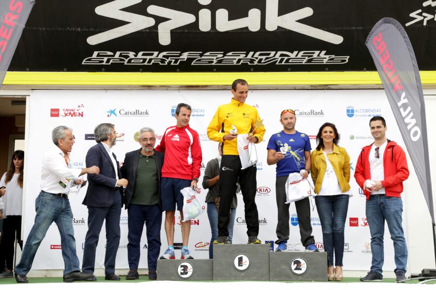 XIª Carrera Popular Alcobendas Gran Ciudad y IIIª Jóvenes Contra la Violencia - Imagen del pódium con los ganadores de la carrera.