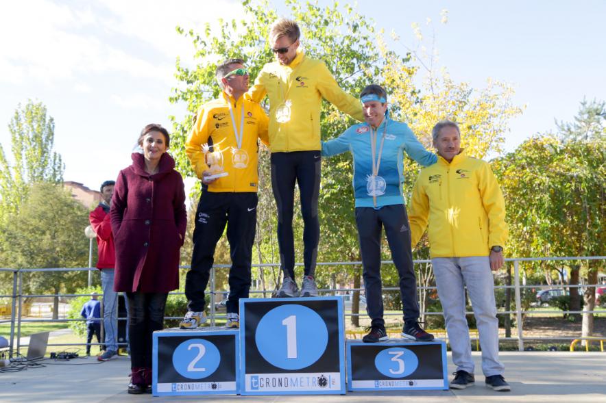 Carrera Rápida Rey de las Populares - Imagen del pódium con los tres premiados.