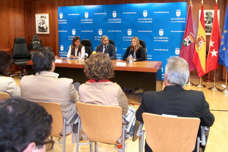 Presentación Carrera "Jóvenes contra la Violencia" -  Mesa de presentadores.