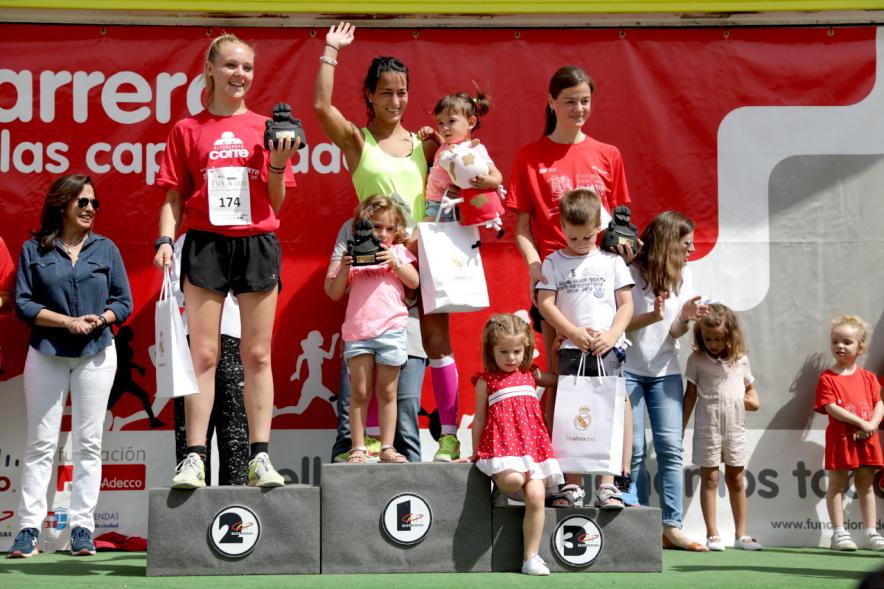 Carrera de las Capacidades - Pódium  con los ganadores y compañeros.  
