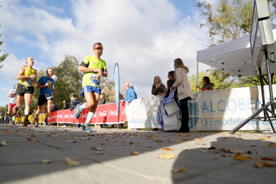 Carrera Rápida Rey de las Populares - Imagen de atletas cruzando la meta.