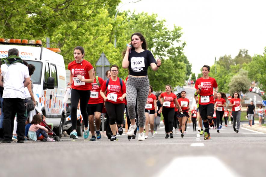 XIª Carrera Popular Alcobendas Gran Ciudad y IIIª Jóvenes Contra la Violencia - Imagen de corredores en un momento de la carrera.